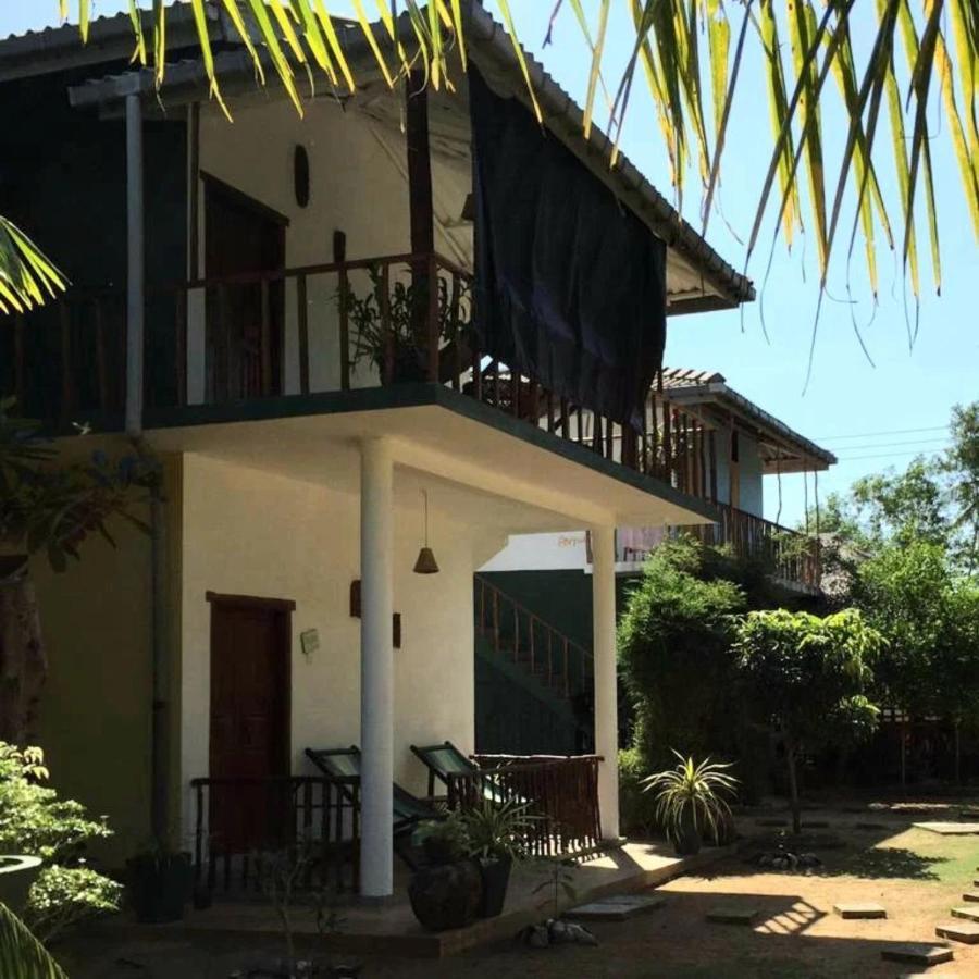 Blue Skies Guest House And Restaurant Tangalle Exterior foto