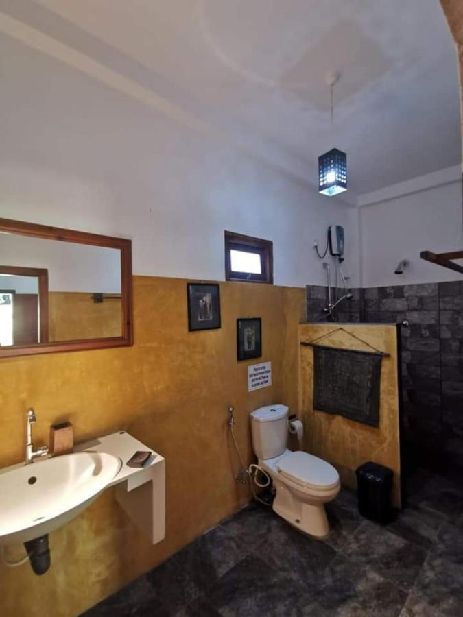 Blue Skies Guest House And Restaurant Tangalle Exterior foto