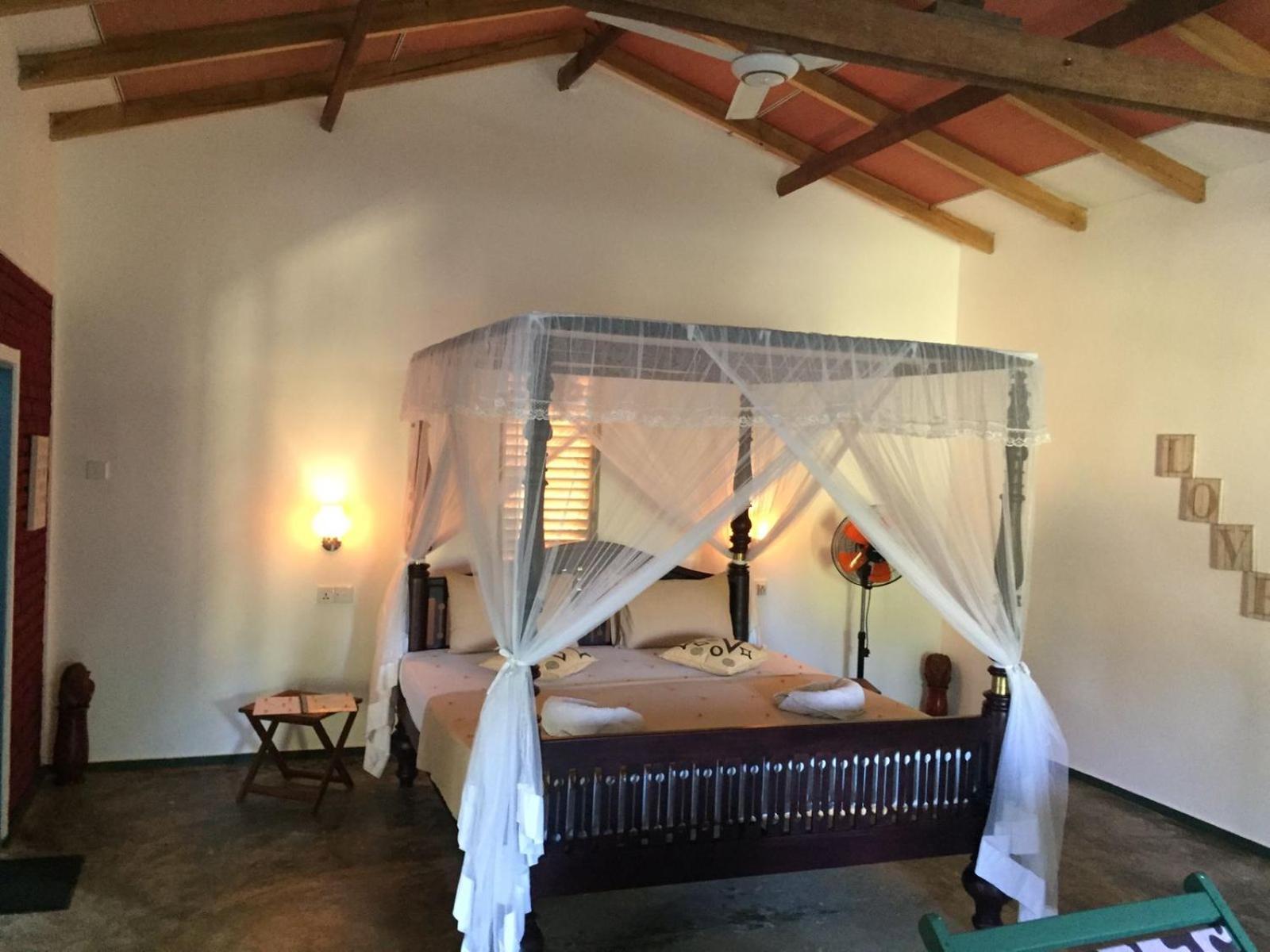 Blue Skies Guest House And Restaurant Tangalle Exterior foto