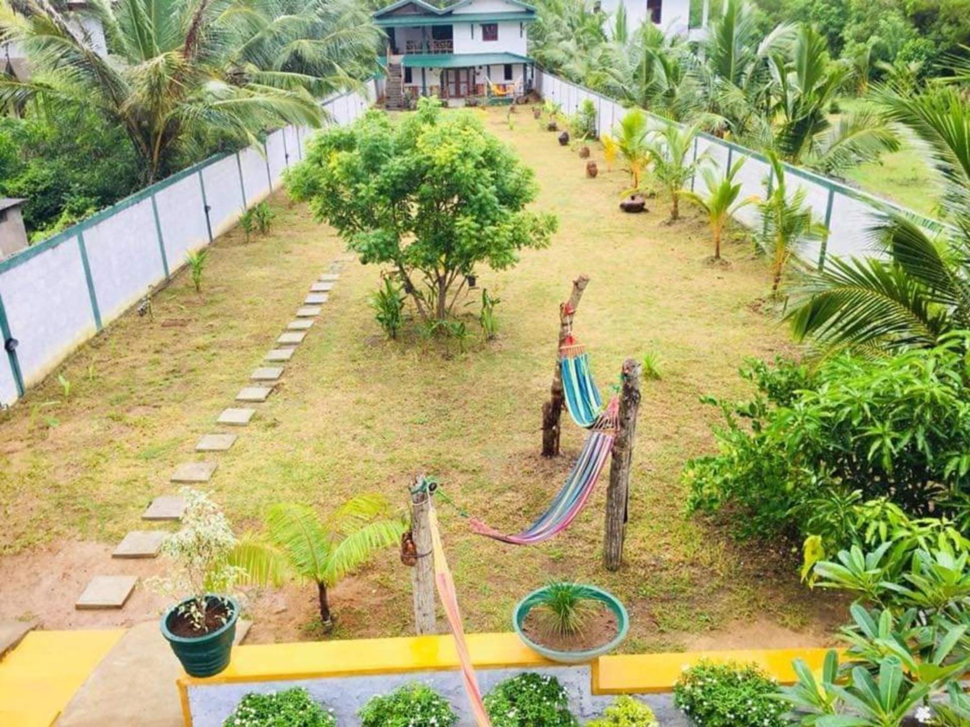 Blue Skies Guest House And Restaurant Tangalle Exterior foto