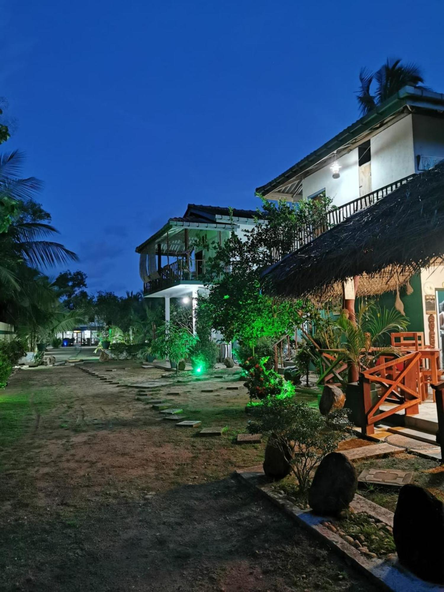 Blue Skies Guest House And Restaurant Tangalle Exterior foto