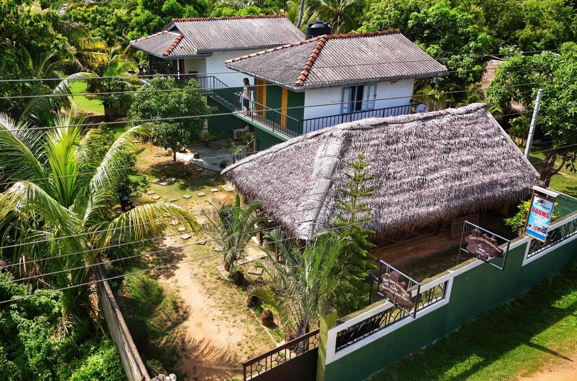 Blue Skies Guest House And Restaurant Tangalle Exterior foto