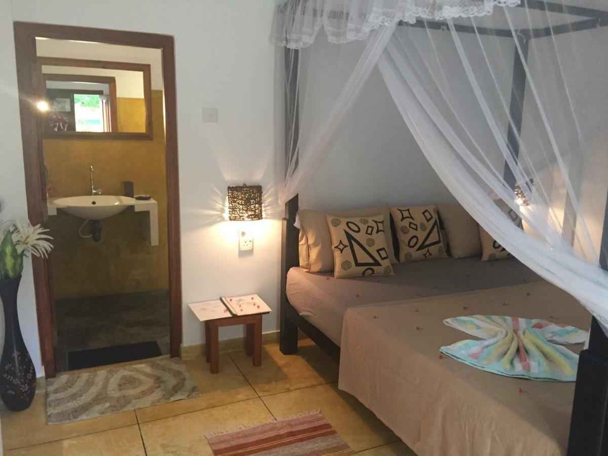 Blue Skies Guest House And Restaurant Tangalle Exterior foto