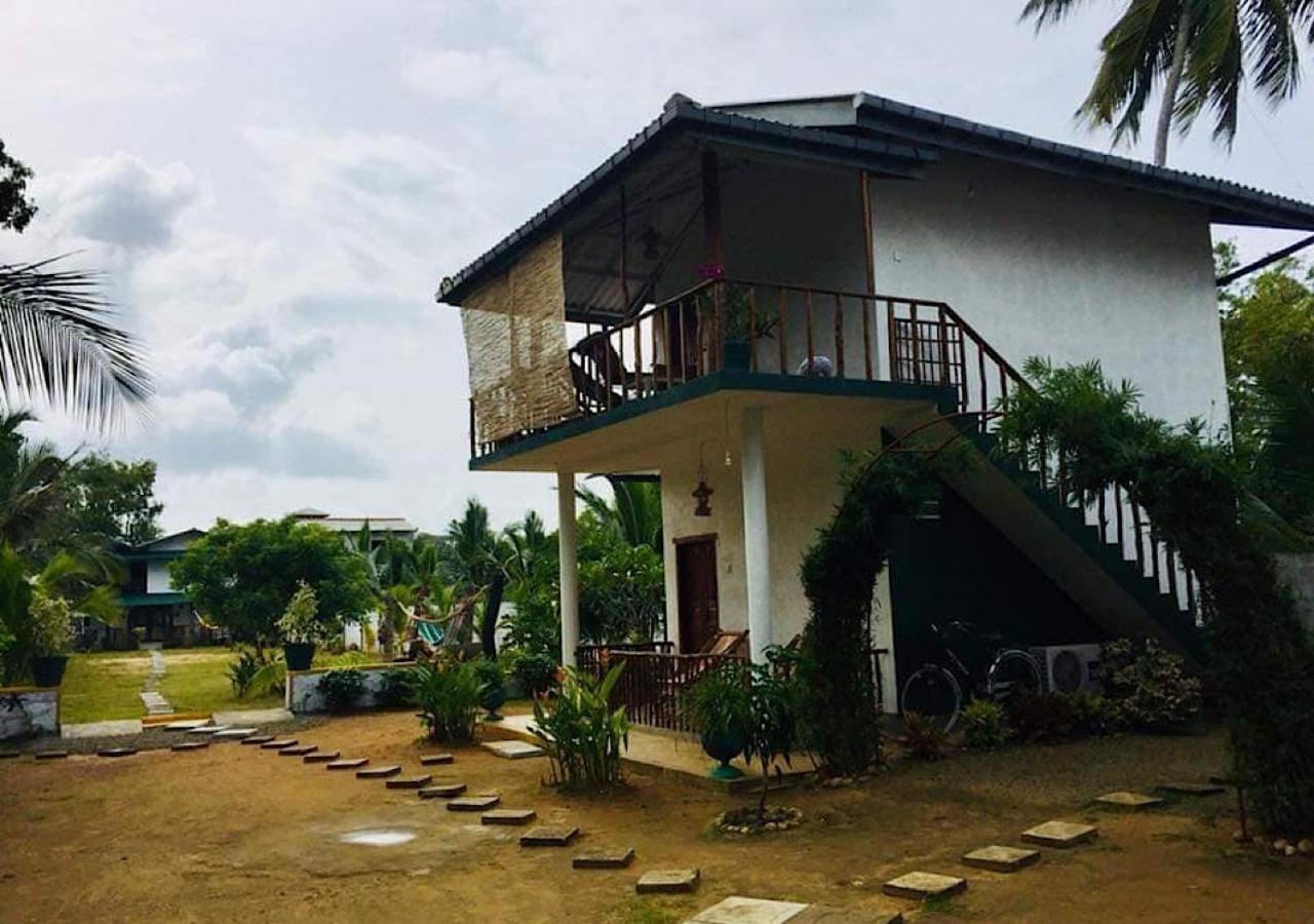 Blue Skies Guest House And Restaurant Tangalle Exterior foto